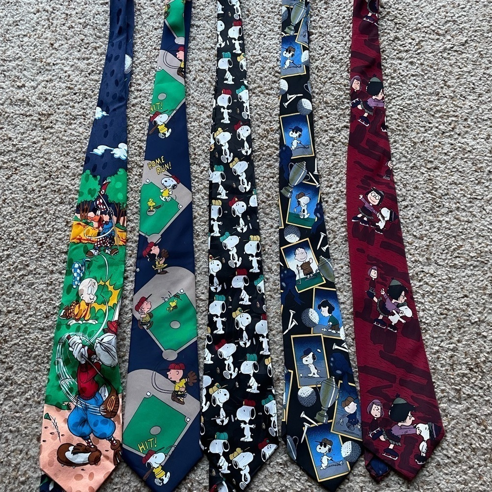 Lot of 5 ties - 4 Peanuts & 1 bugs bunny